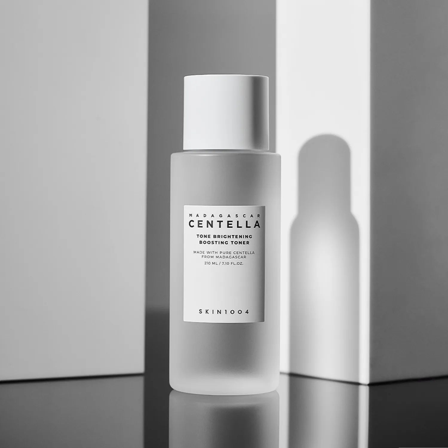 Madagascar Centella Tone Brightening Boosting Toner – skaistinantis veido tonikas