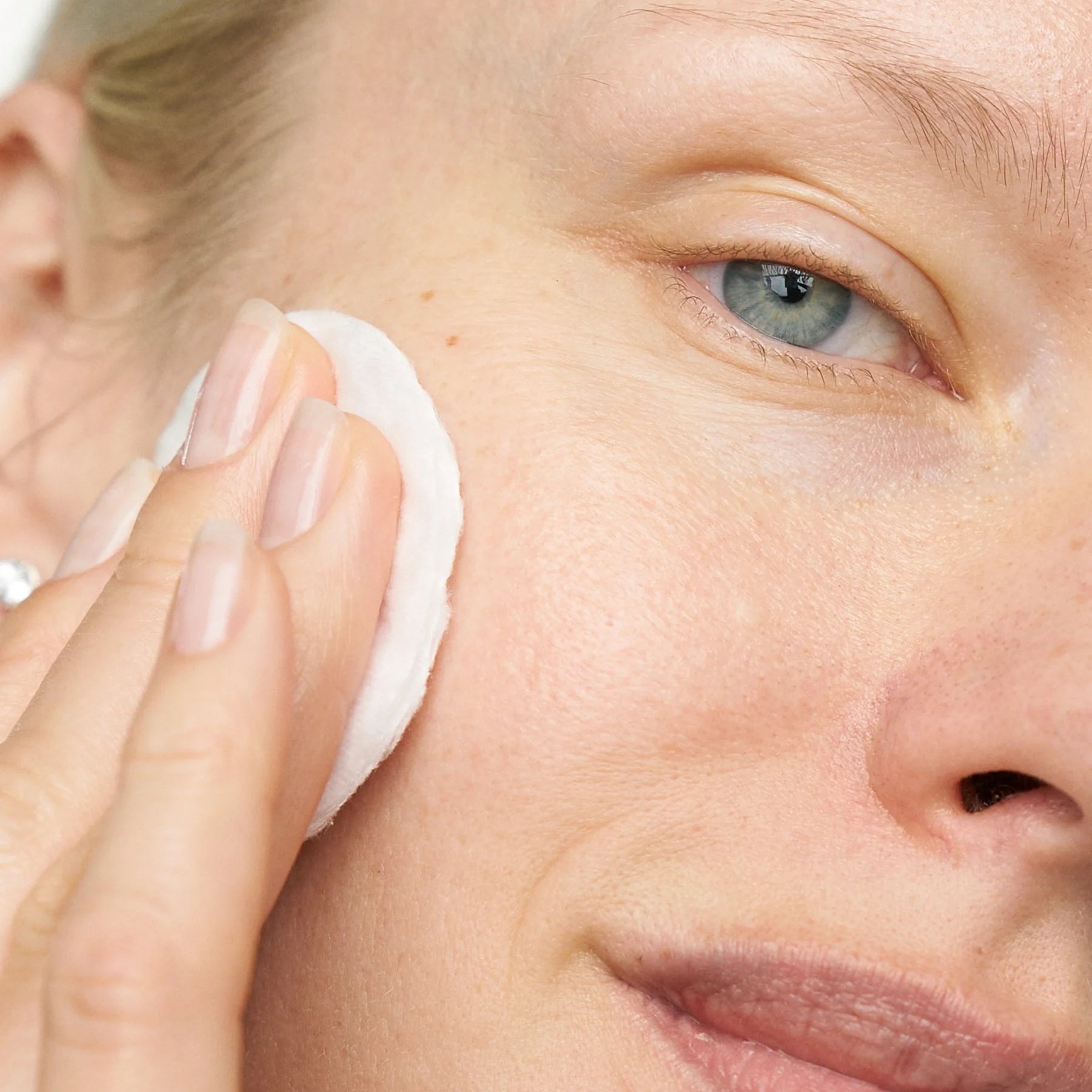 Madagascar Centella Probio-Cica Essence Toner – drėkinantis raminamasis esencijos tipo tonikas