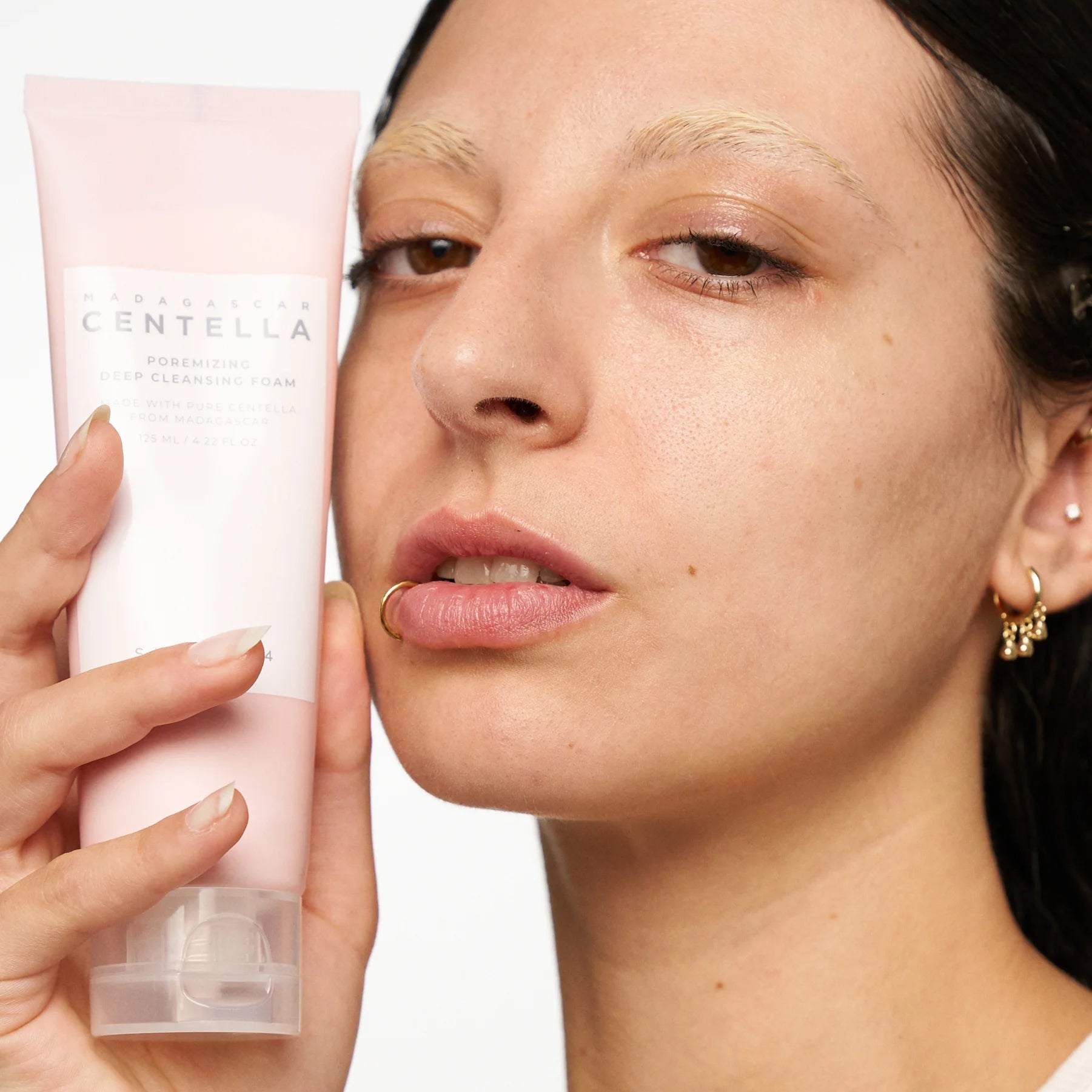 Madagascar Centella Poremizing Deep Cleansing Foam – giliai poras valantis veido prausiklis